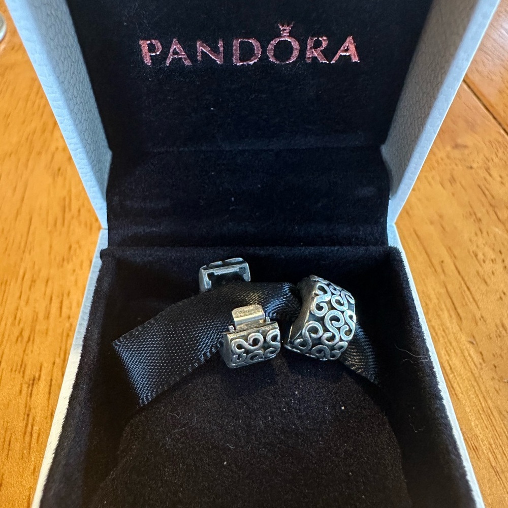 Pandora silver clips with swirls (set of 2)